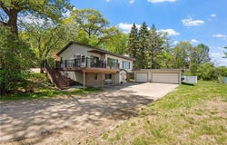 9984 Bonnie Glen Parkway, Chisago City, MN 55013