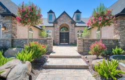 526 W Powers, Clovis, CA 93619