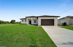 216 NE 25th Terrace, Cape Coral, FL 33909