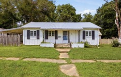 304 W 7th St, Chanute, KS 66720