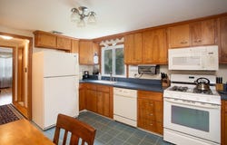 121 Island Heights Ave, Somerset, MA 02726
