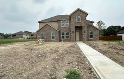 1909 Comanche Drive, DeSoto, TX 75115