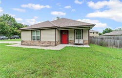 1101 SE Oak Ridge Drive, Oak Grove, MO 64075