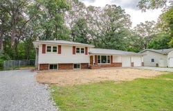 9024 Oakridge Drive, Alton, IL 62002