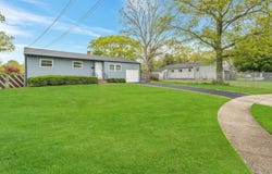 7 Glenn Court, Brentwood, NY 11717
