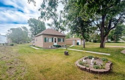 304 S 2nd Ave, Woonsocket, SD 57385