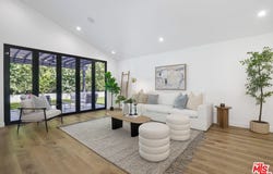 5900 Nita Ave, Woodland Hills, CA 91367