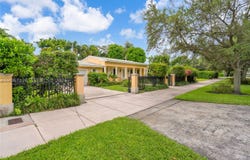 6605 Maynada St, Coral Gables, FL 33146