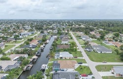 946 SE 23rd Place, Cape Coral, FL 33990