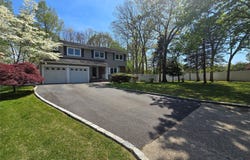 9 Nolan Court, Hauppauge, NY 11788