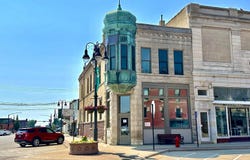 901 Main Street, Grinnell, IA 50112