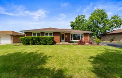 817 Summit Drive, Lockport, IL 60441