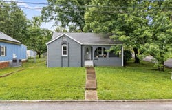 520 W 7th Ave, Lenoir City, TN 37771