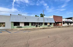 216 E Marion Avenue, Crystal Springs, MS 39059