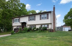 166 Stonehaven Rd, Fall River, MA 02723