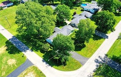 4975 Maple Drive, Vienna, OH 44473