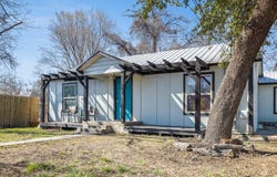 1013 N Colorado St, Lockhart, TX 78644