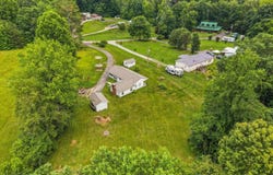 127 Mountain Rd, Oliver Springs, TN 37840