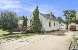 1704 10th St, Sioux Falls, SD 57104