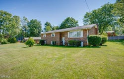 1021 Somerset Drive, Johnson City, TN 37604