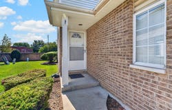 5229 W Mint Julip Drive, Alsip, IL 60803
