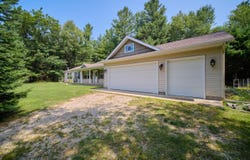 9155 Ivanhoe Drive, Onekama, MI 49675
