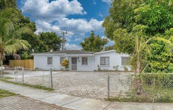 2900 NW 164th St, Miami Gardens, FL 33054