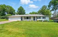 906 7th St, IA 52247