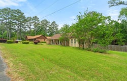 623 Cherry Ln., Laurel, MS 39440
