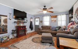 7 E MAPLE Avenue, MORRISVILLE, PA 19067