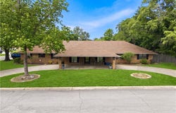 1613 S Colonial Circle, Sallisaw, OK 74955