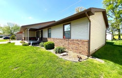 106 Oakwood, Olney, IL 62450