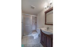208 Pine Hov Cir, Greenacres, FL 33463