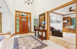 W332s9291 Red Brae Dr, Mukwonago, WI 53149