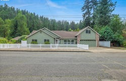 1110 MADISON St, Silverton, OR 97381