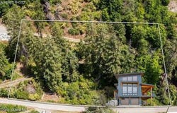 260 Highland Ave, Hope, ID 83836