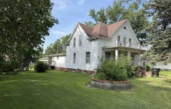 203 E 2nd St, Marion, SD 57043