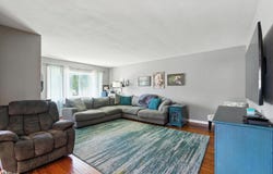 2113 Ridgewood Ave, Muscatine, IA 52761
