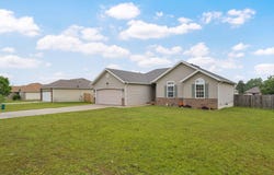 410 E Magnolia Court, Strafford, MO 65757