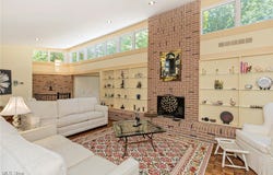 393 N Main Street, Chagrin Falls, OH 44022