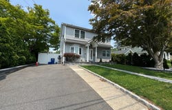 245 E Golf Ave, South Plainfield Boro, NJ 07080-5509