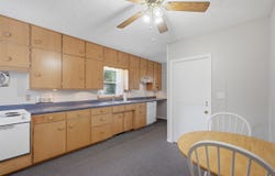 527 W 2nd, Washington, IA 52353