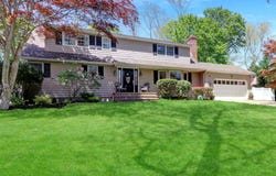 24 Highland Down, Shoreham, NY 11786