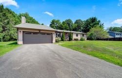 5 Country View Ln, Granby, MA 01033