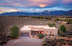 3 Tierra Madre, El Prado, NM 87529