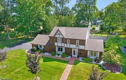 11 Washington St, Mount Olive Twp., NJ 07828-3513