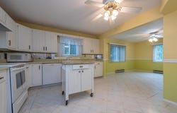 5155 S Root River Pkwy, Greenfield, WI 53228