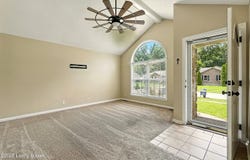 424 River Oaks Dr, Shepherdsville, KY 40165