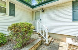 7 E Parkway Place, Holmdel, NJ 07733