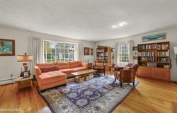 8 Clydesdale Dr, Pittsfield, MA 01201